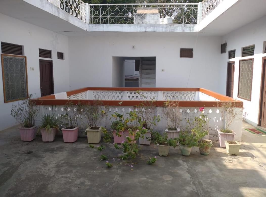 Hotel Yogi Lodge Khajurāho Exterior photo
